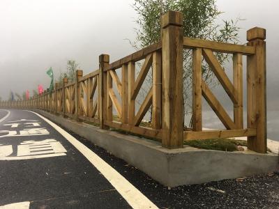 ​华蓥山风景区165米防腐木栏杆​